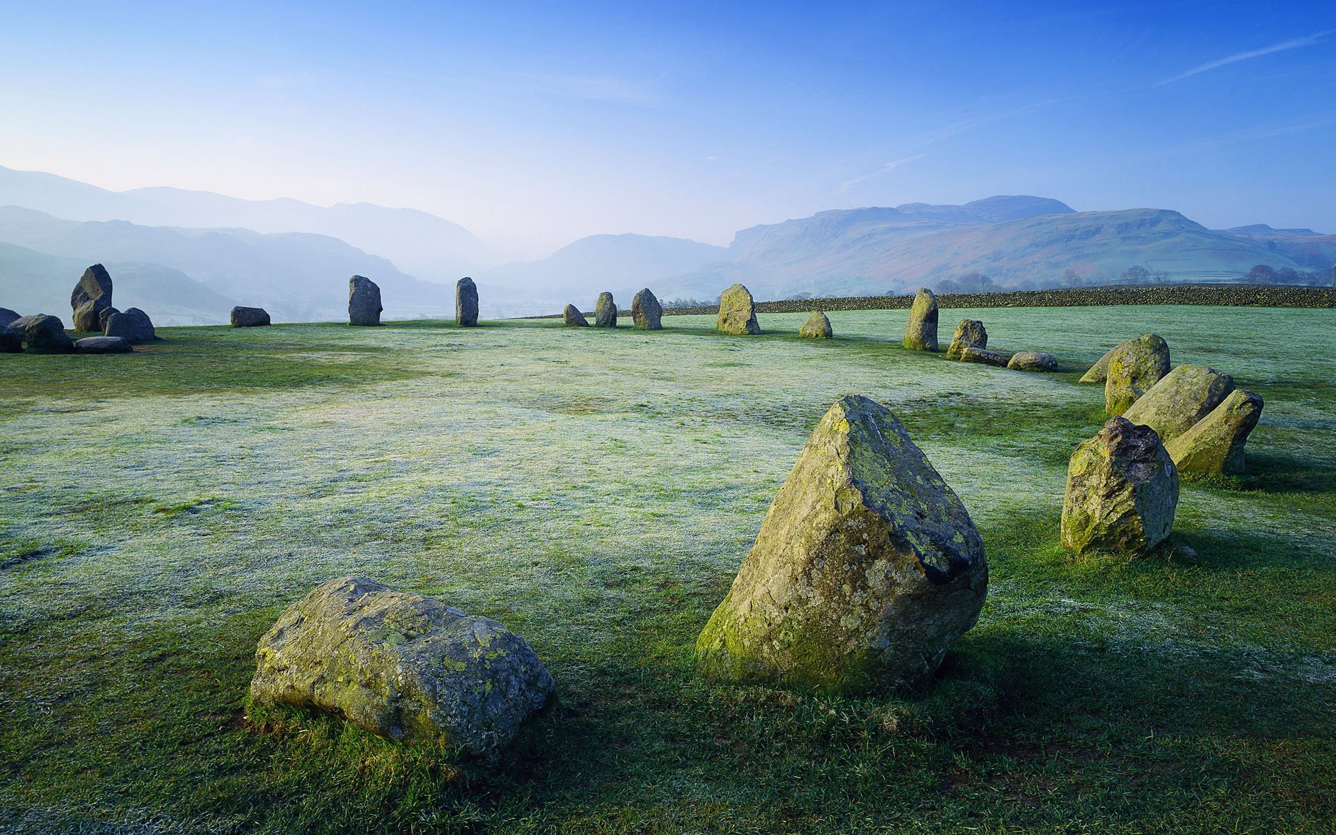 pierres clairière montagnes cromlech