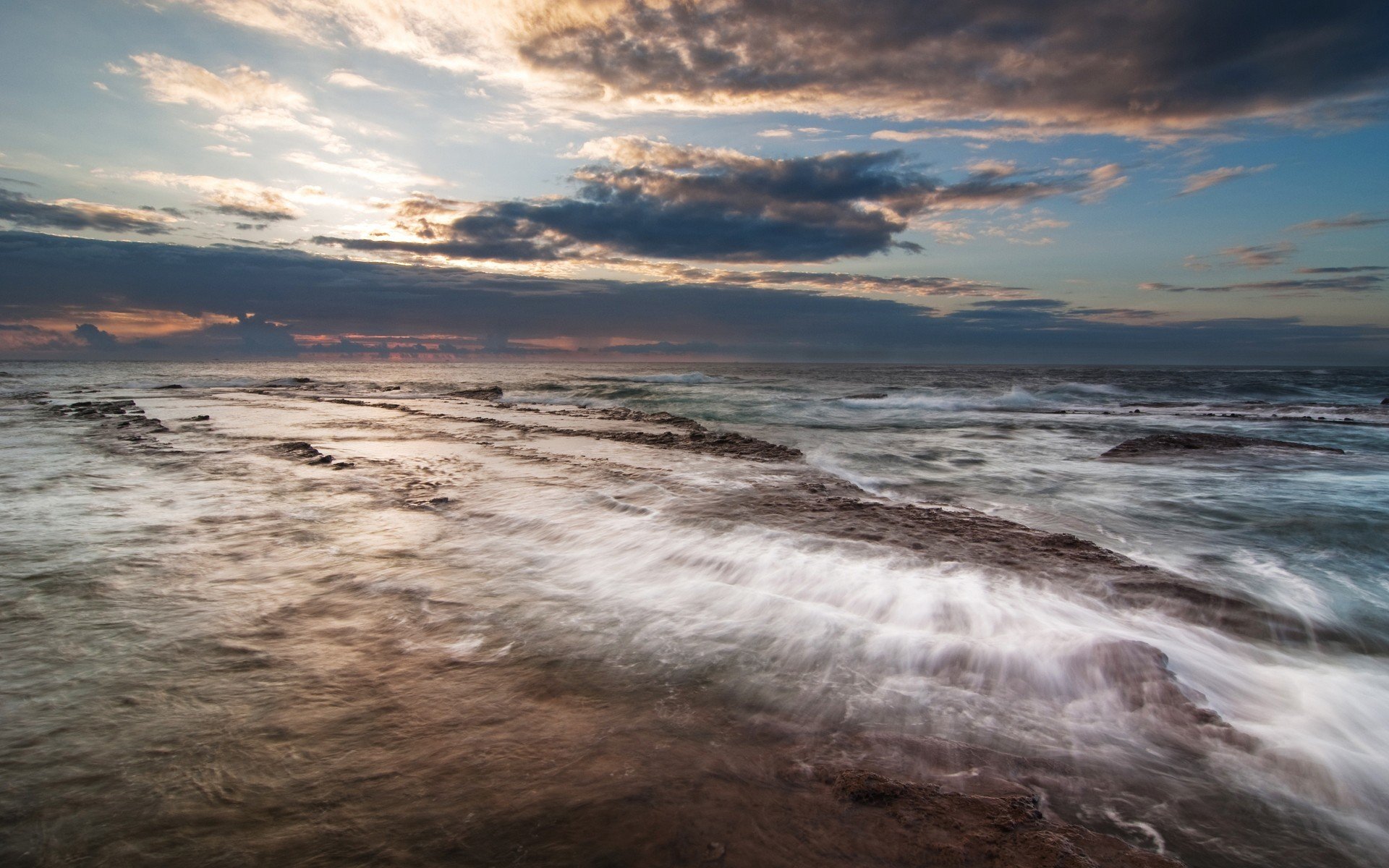 côte mer nuages