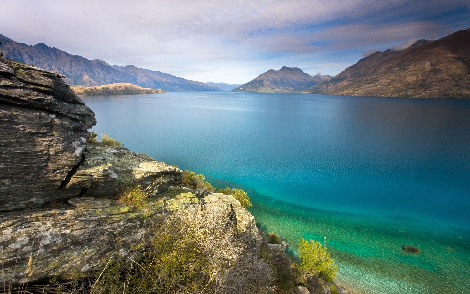 lago montagne acqua