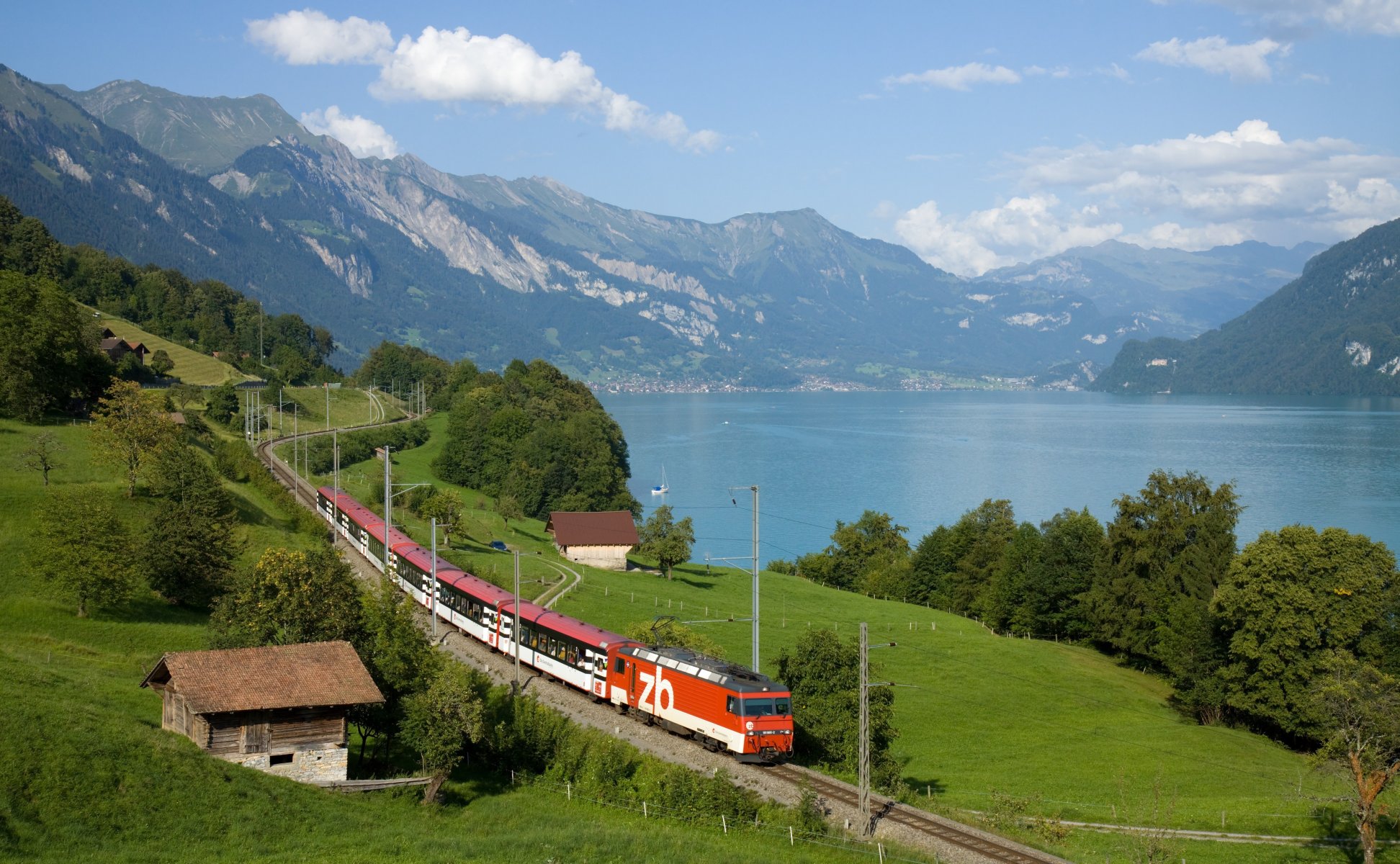 verdure train rivière maison montagnes