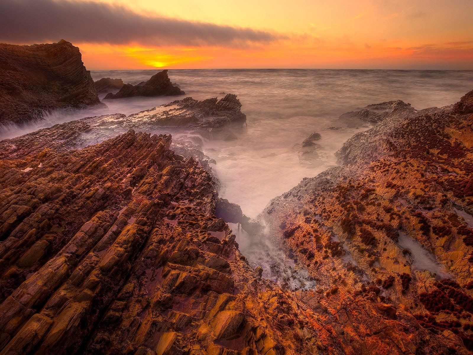 rocce riva mare tramonto