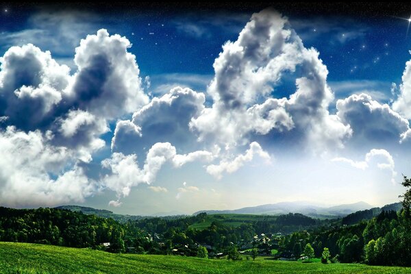 Majestuosas nubes en el cielo, y el bosque verde en las colinas