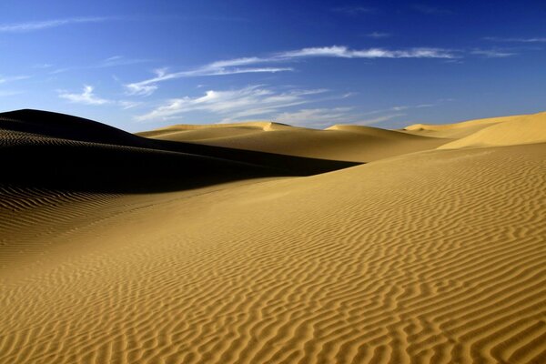 Calore nel deserto cavernoso delle montagne