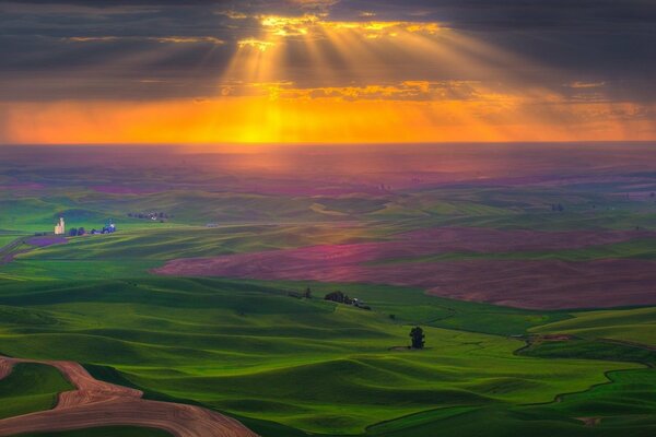 Pianura collinare ai raggi del tramonto