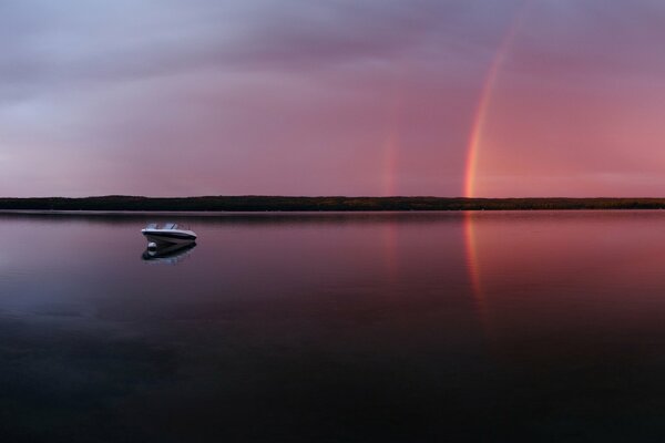 Serata ROSA con arcobaleno sul lago