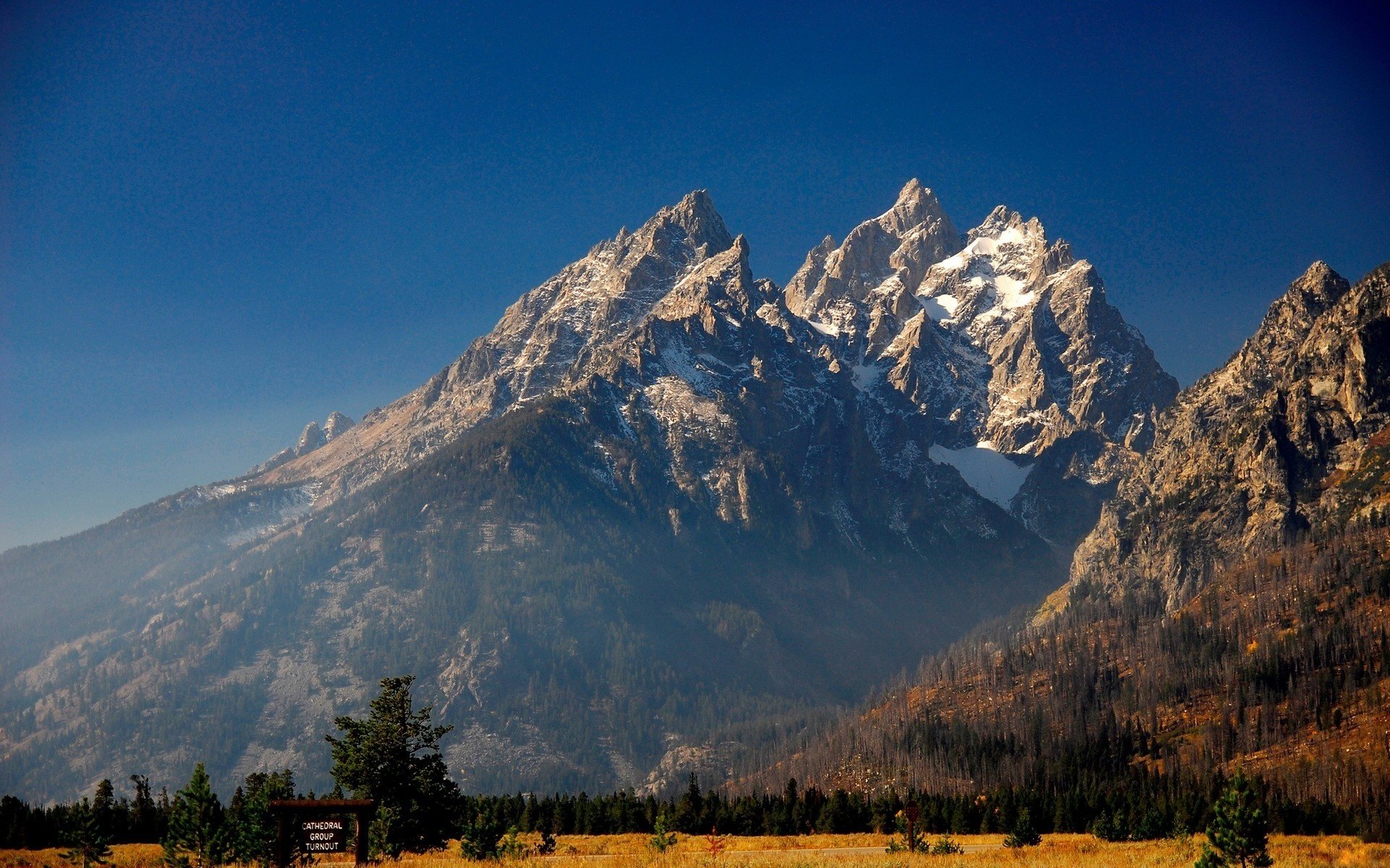 montañas nieve azul