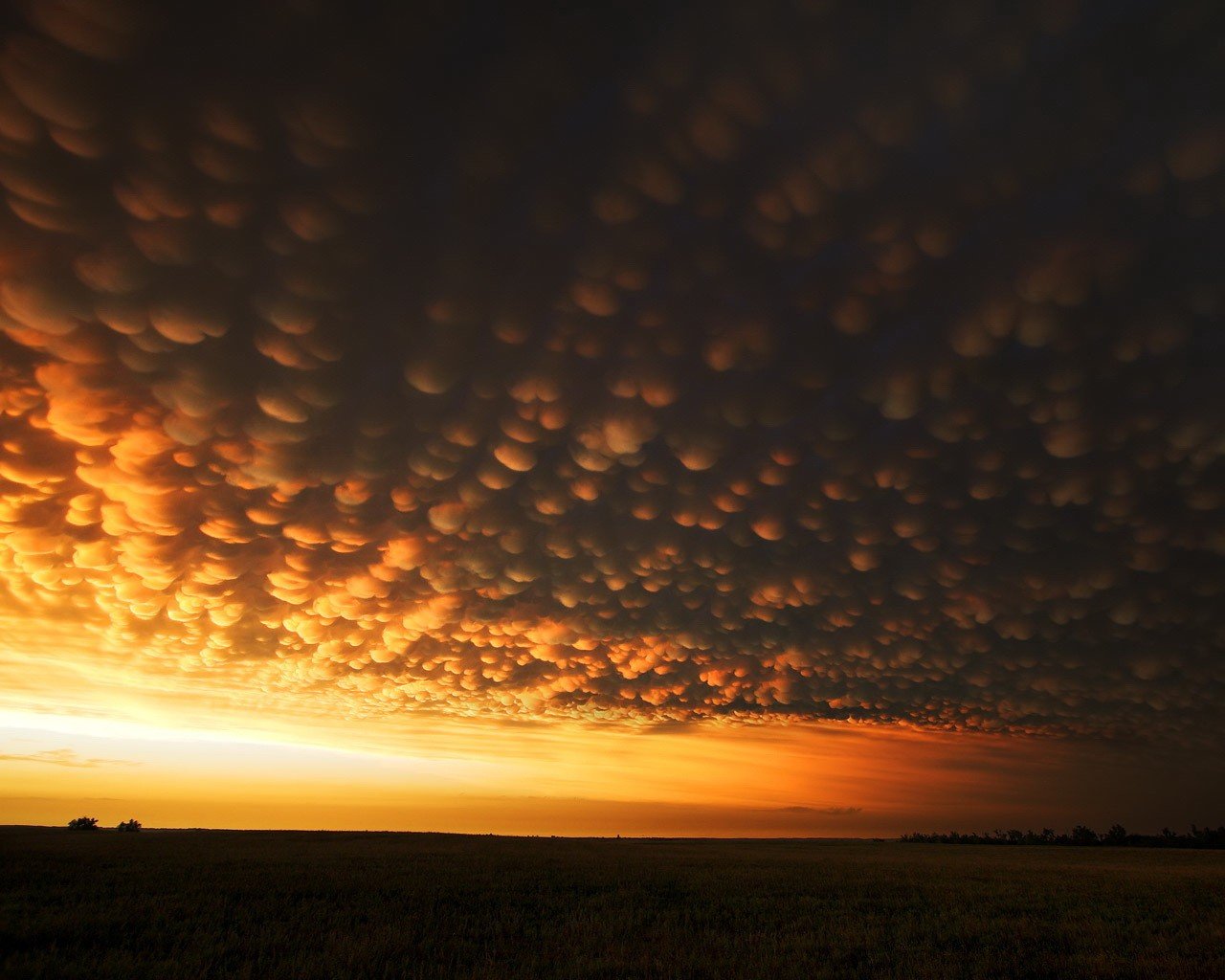 nuages champ étrange