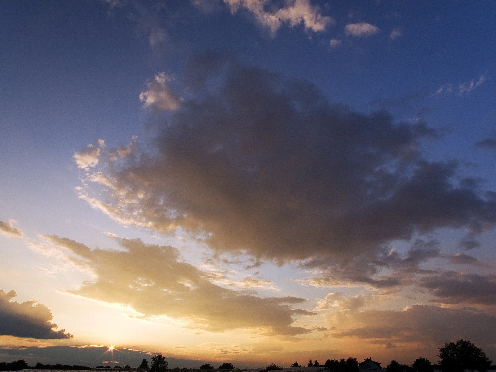 nuages ciel coucher de soleil