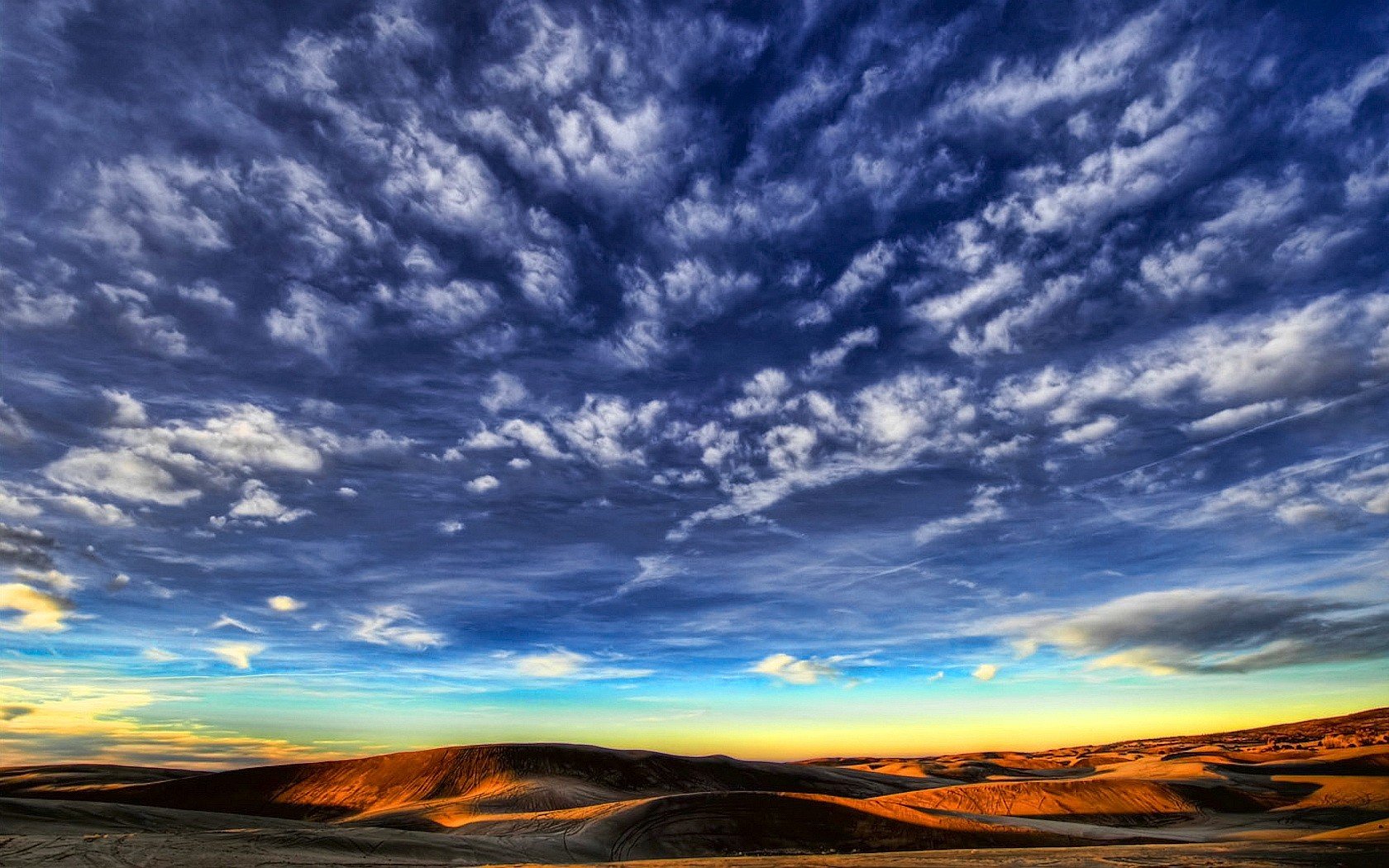 nubes cielo colinas desierto