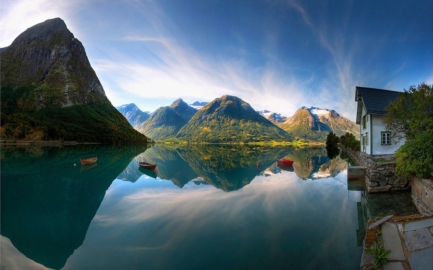 norvège bateaux lac montagnes