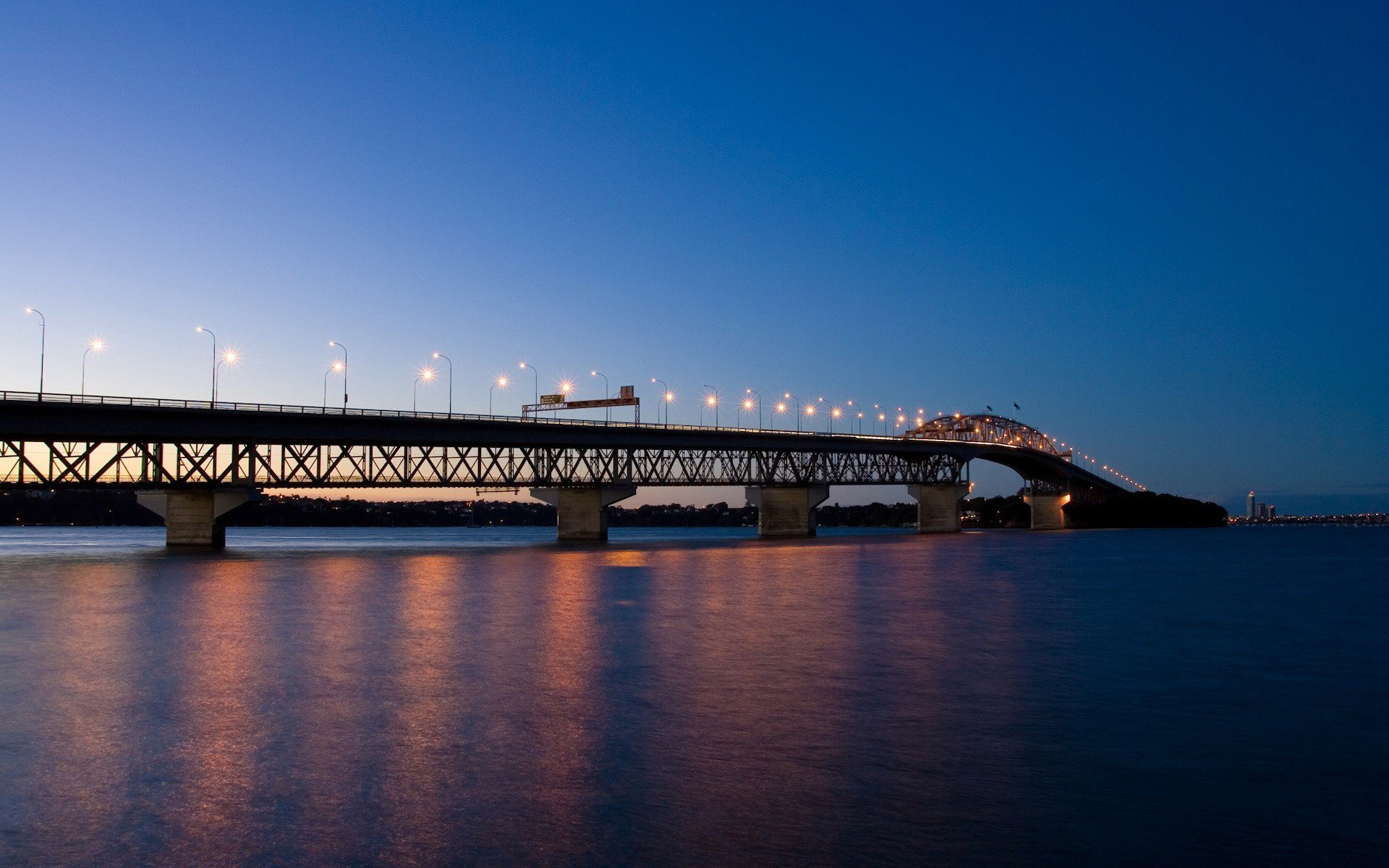 puente noche luces