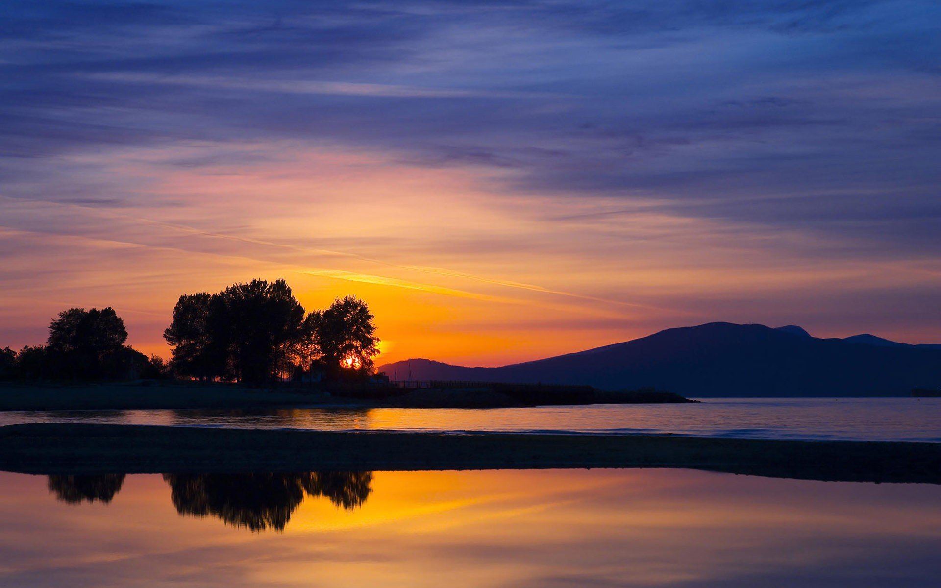 abend sonnenuntergang wasser bäume hügel