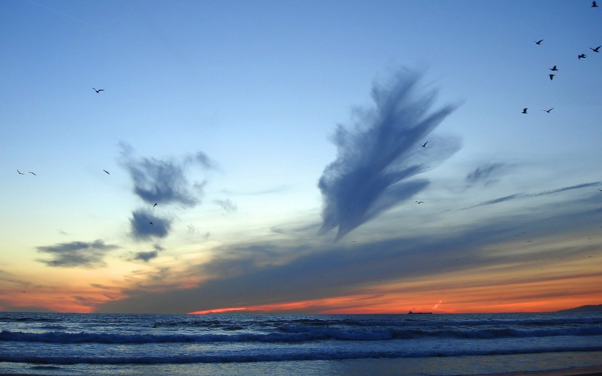 mer vagues horizon ciel nuages