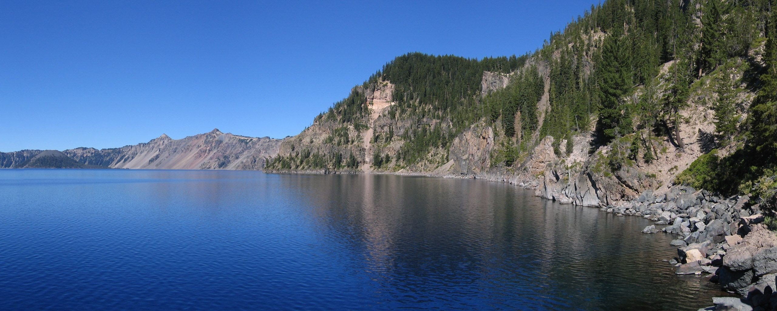 lago montagne foresta