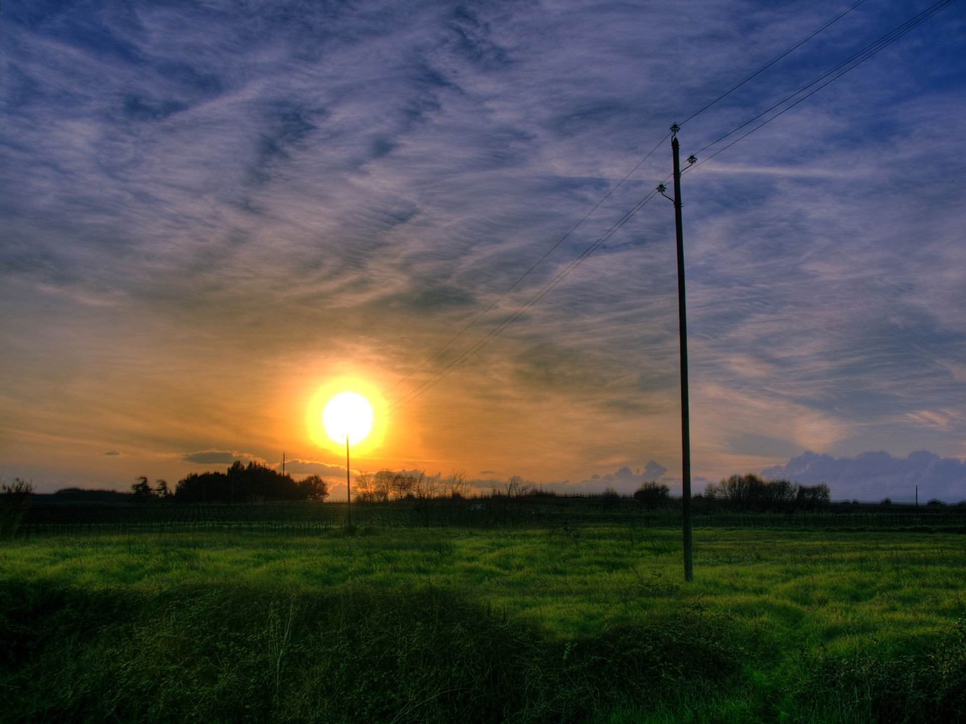 sonne säulen gras