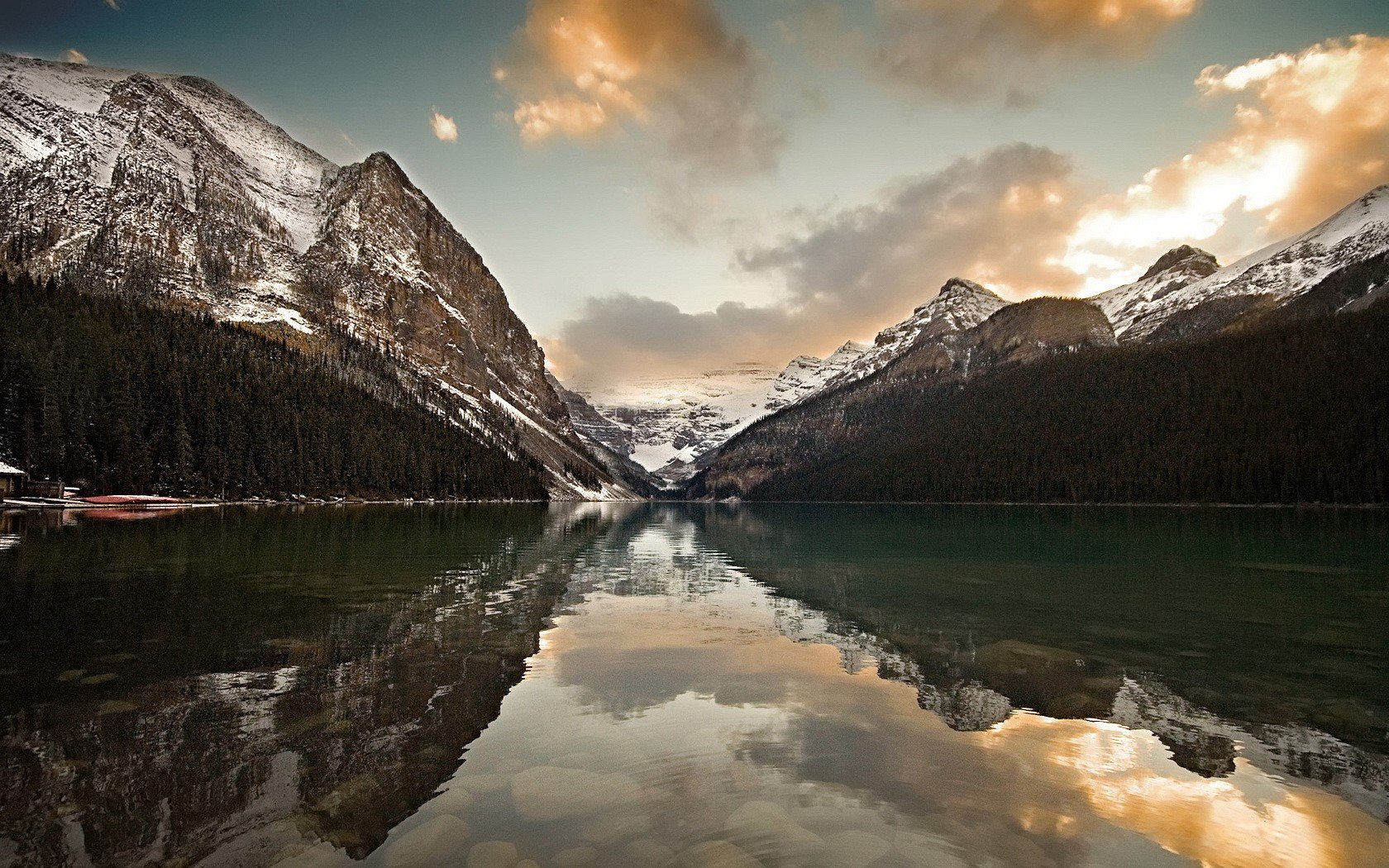 montagnes réflexion lac