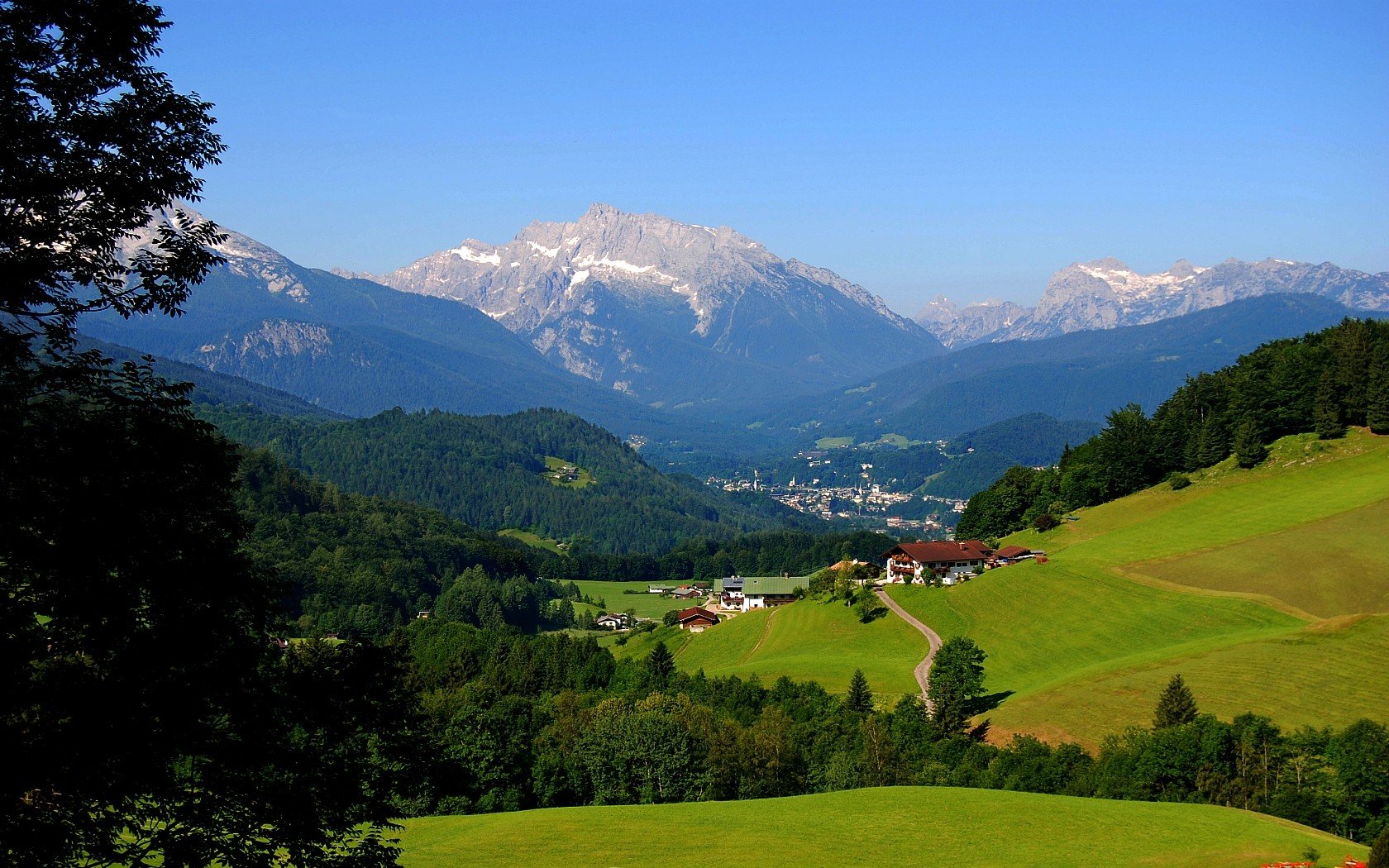 dorf berge wiese