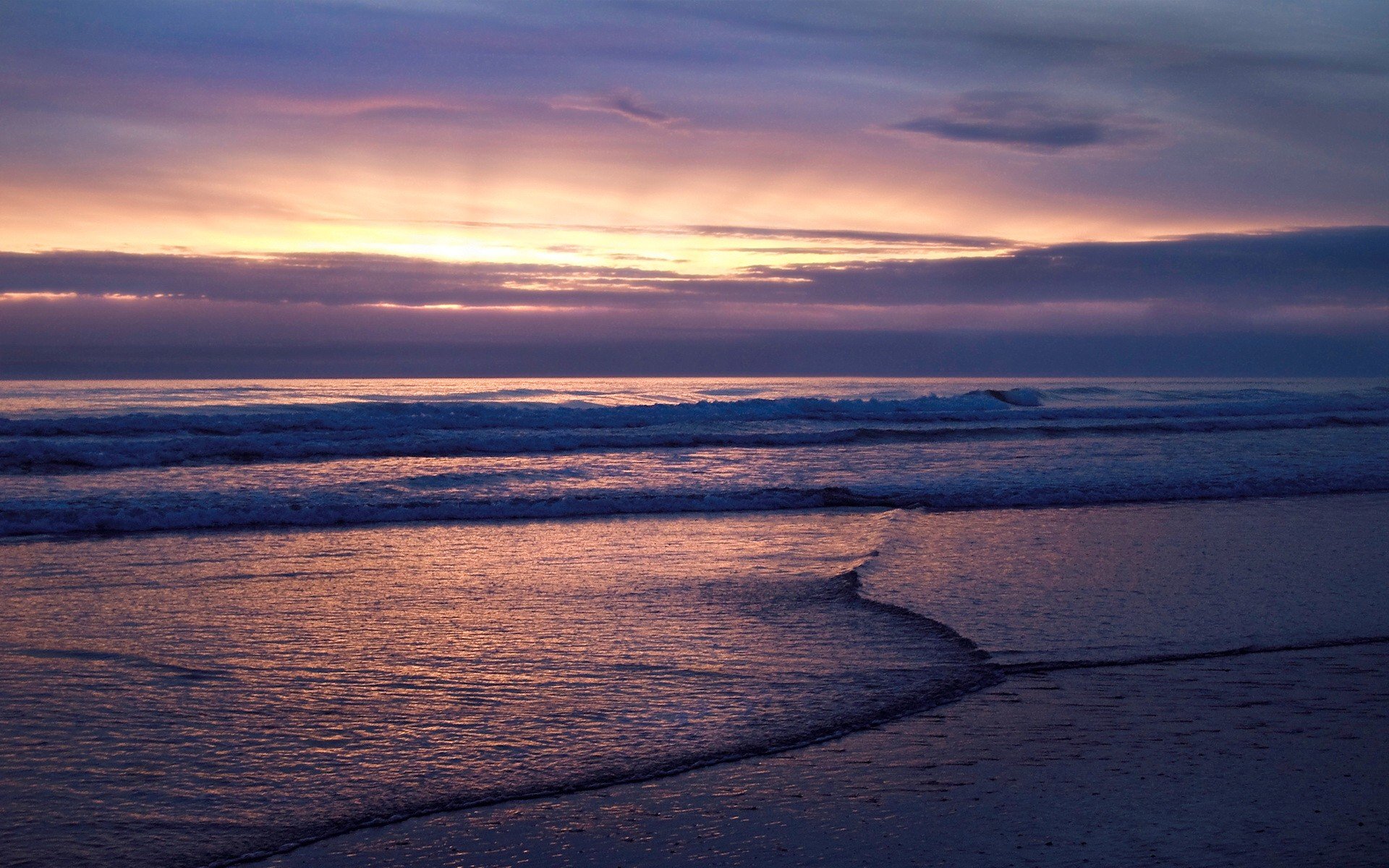 wellen meer wolken