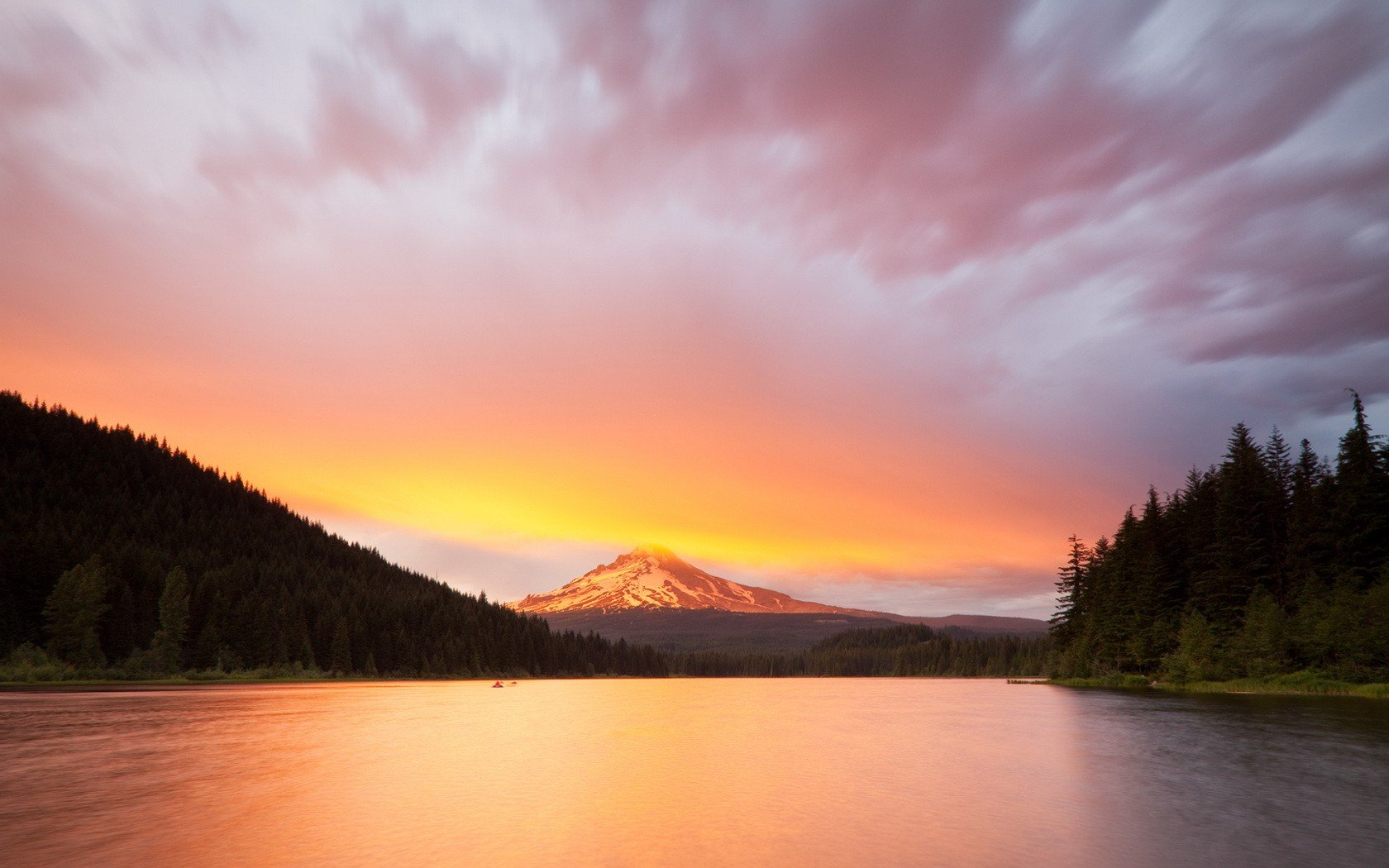 lago montagne tramonto nuvole