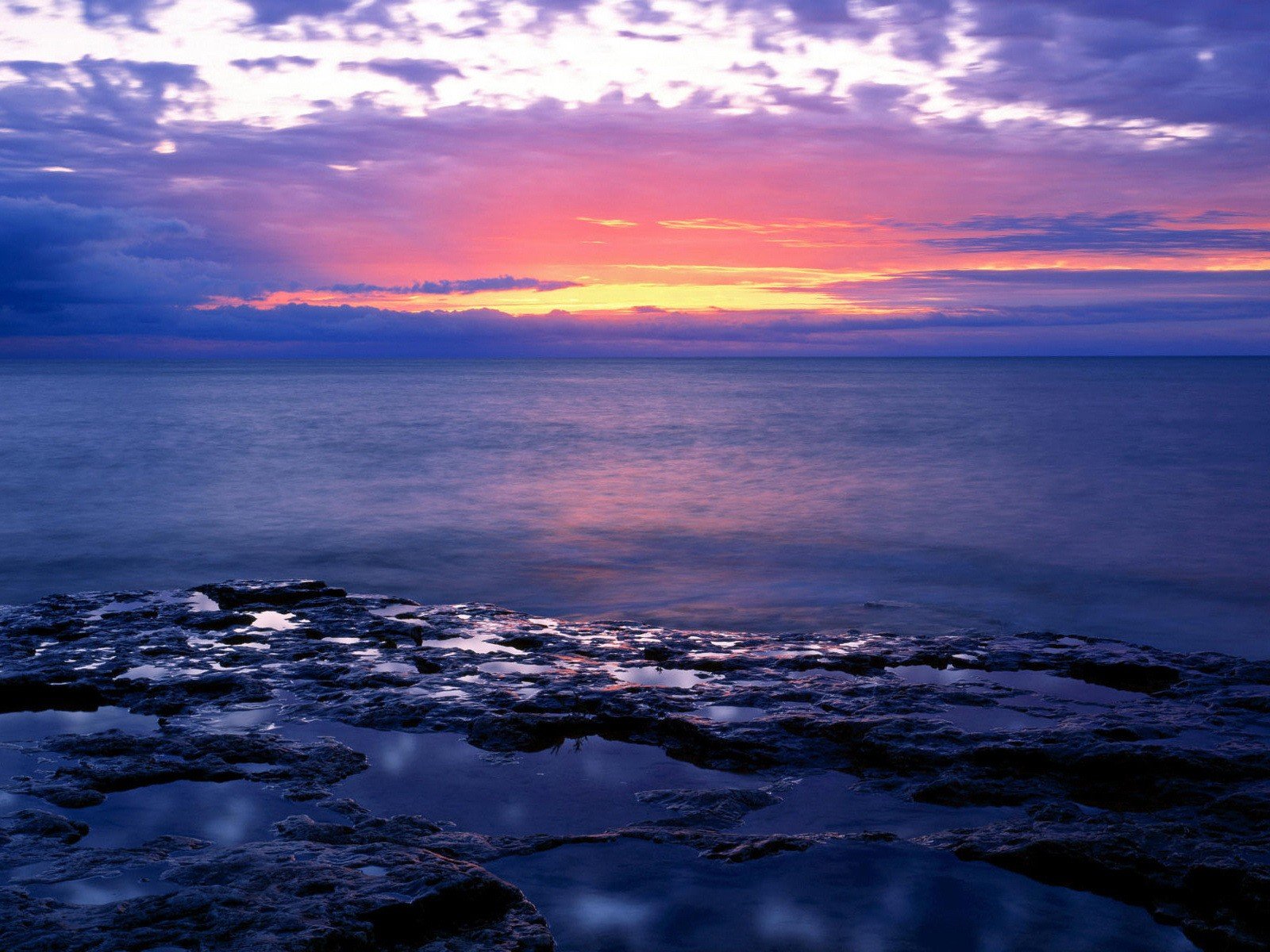 puesta de sol mar horizonte