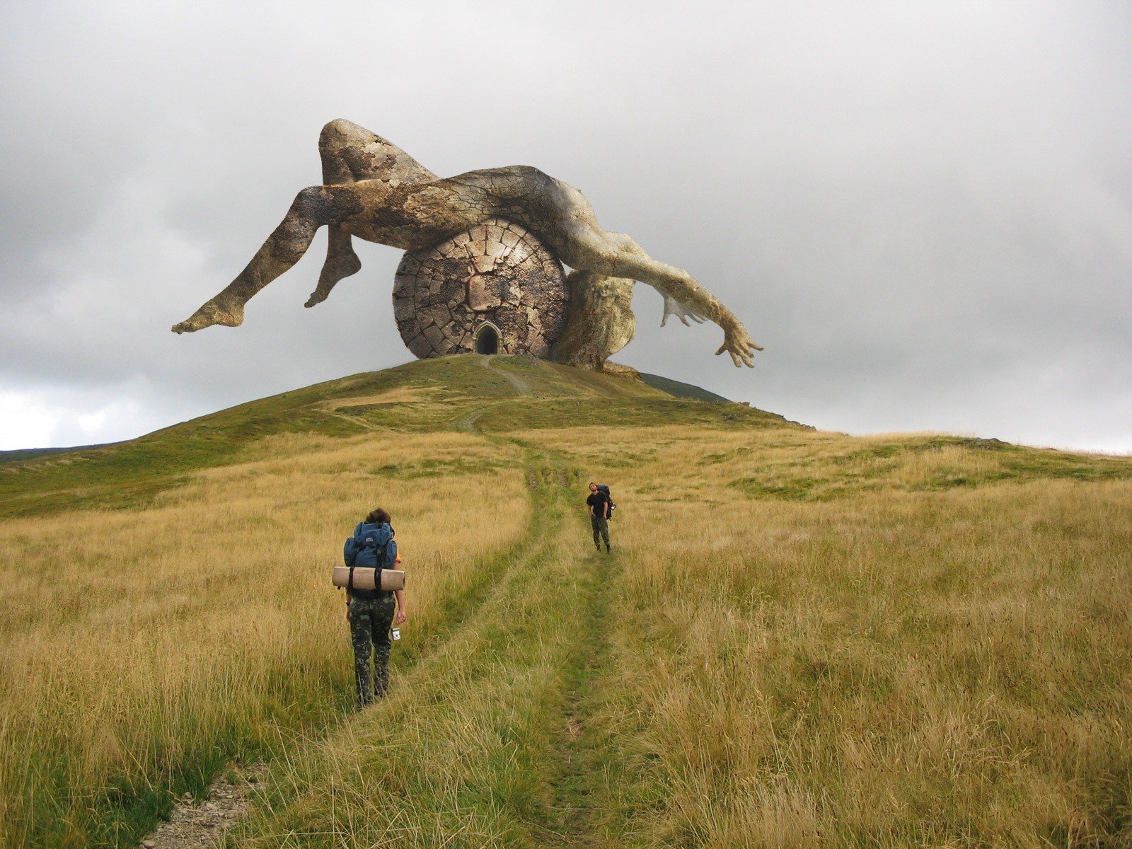 road monument traveler