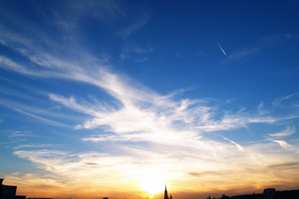 Ciudad al atardecer