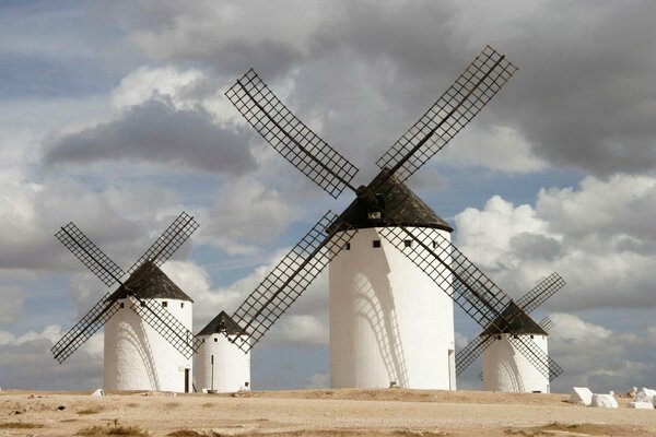 Molinos gigantes dispersan nubes