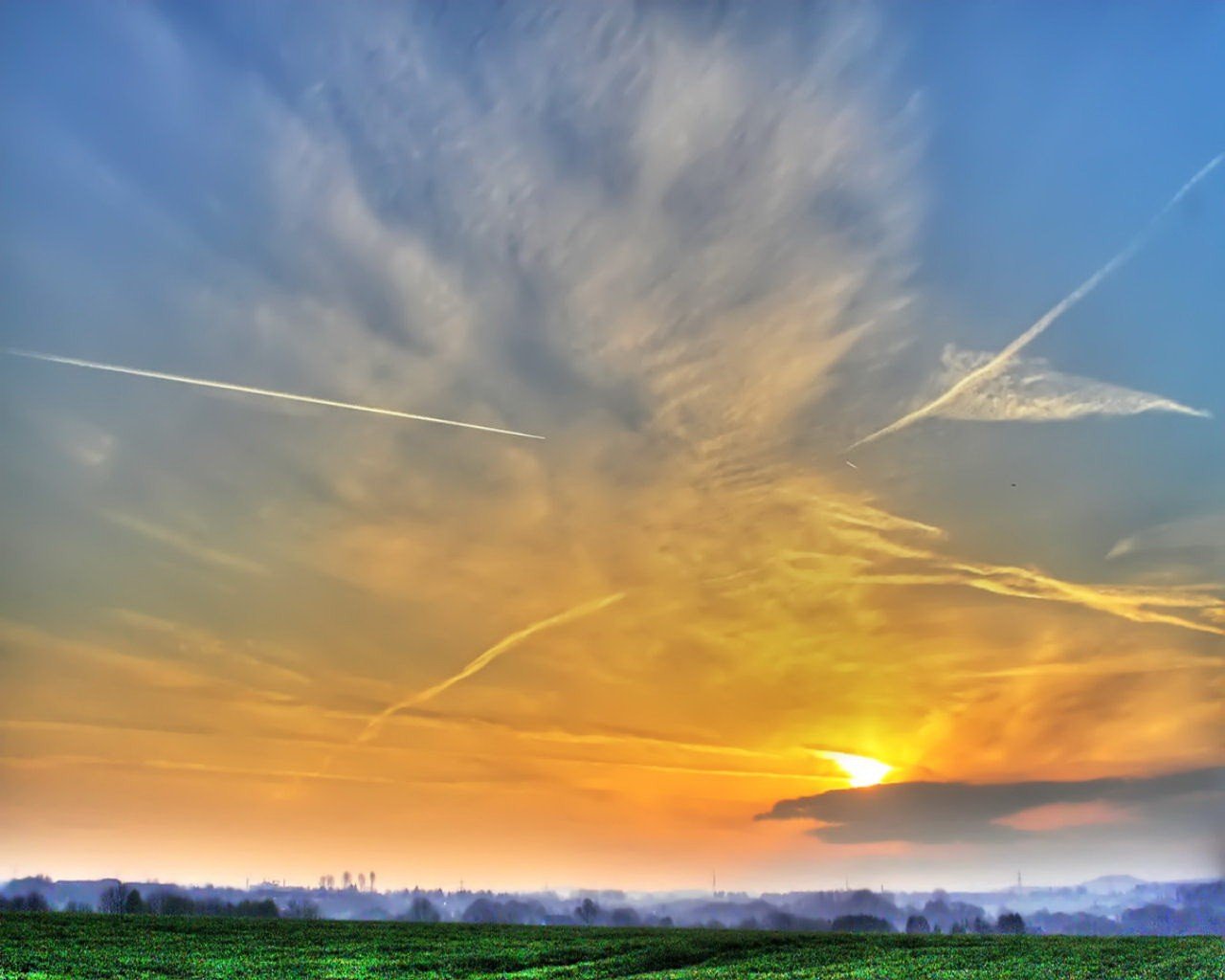 cielo nuvole traccia di condensazione