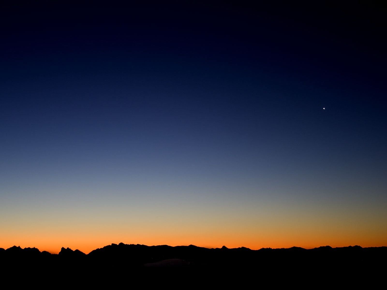 puesta de sol montañas noche luna