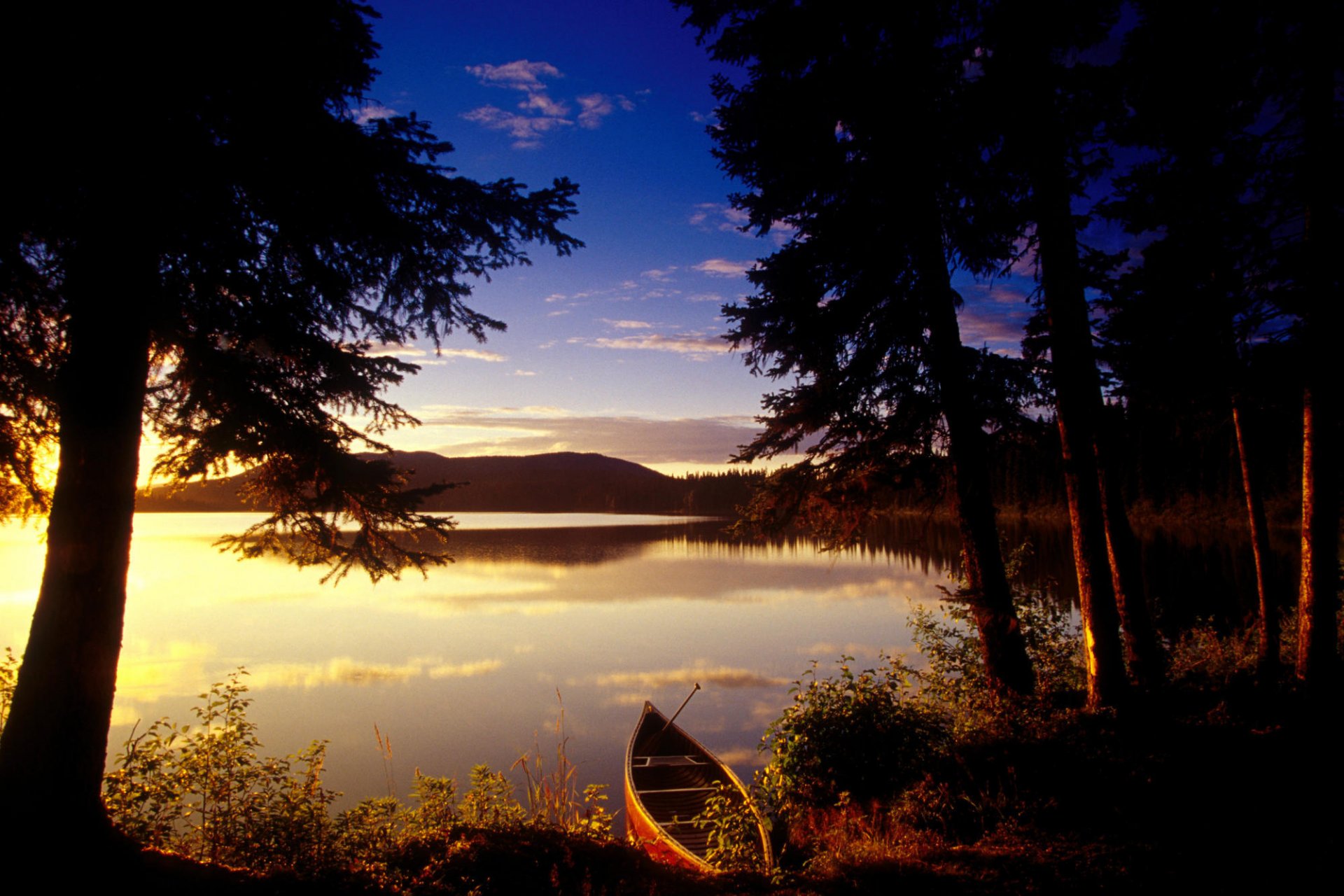 bateau lac coucher de soleil arbres