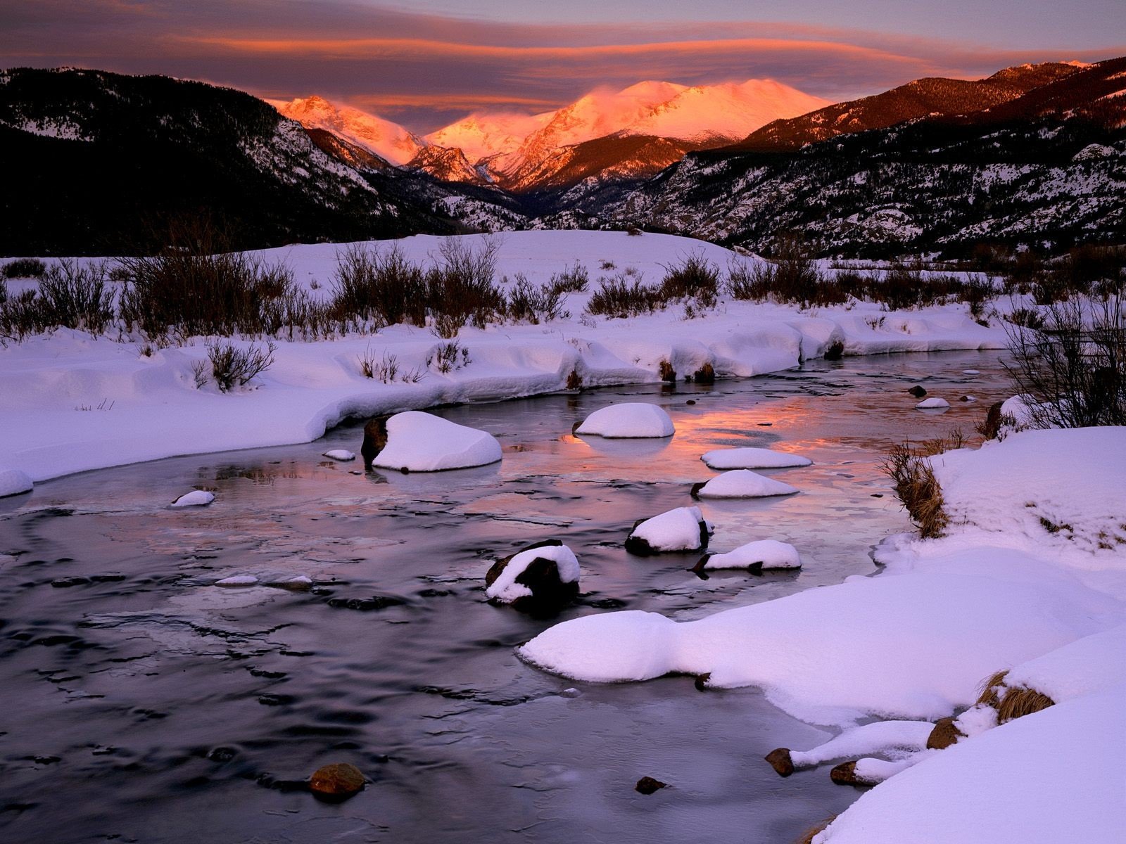 fiume neve montagne inverno