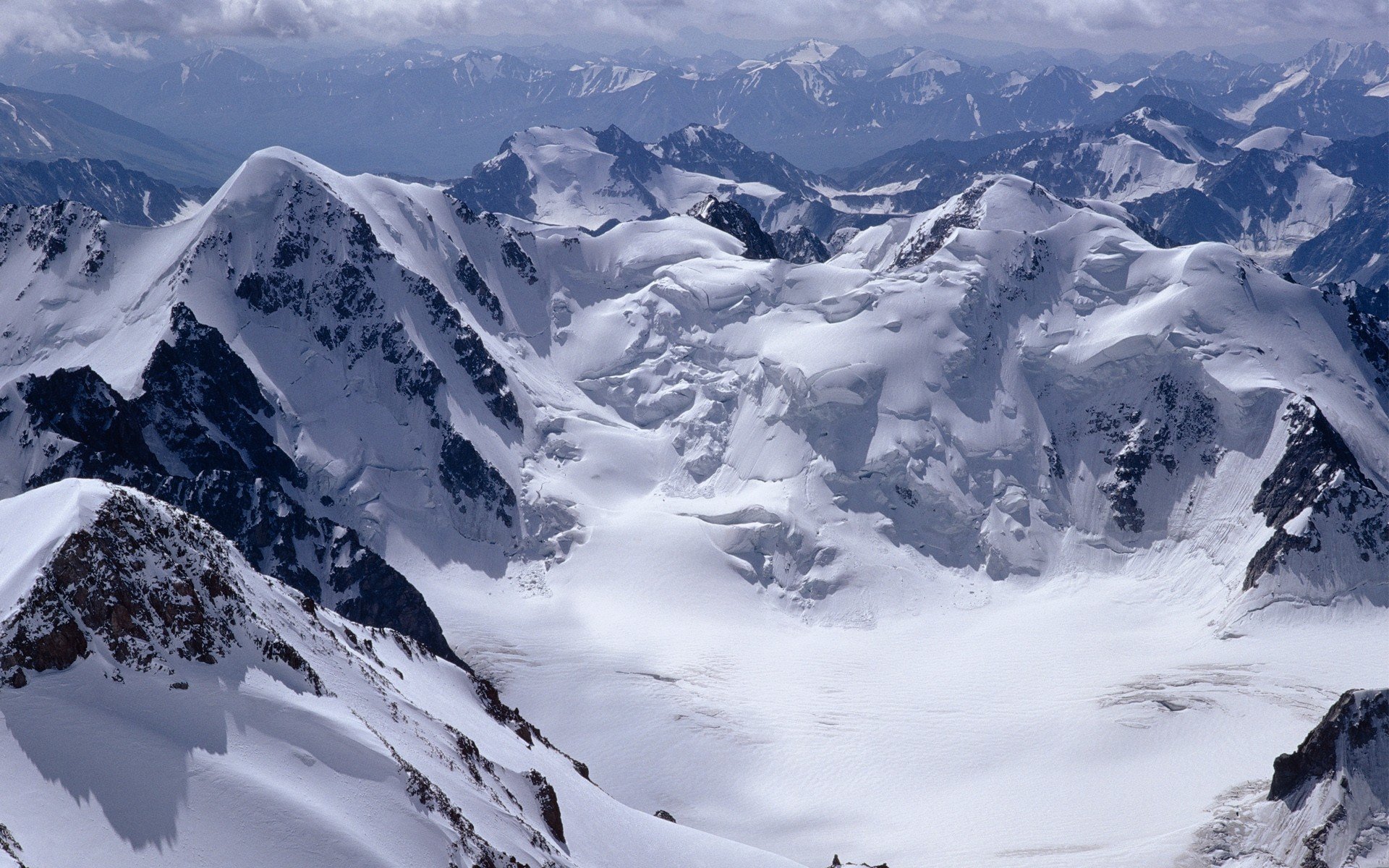 montagnes neige nuages