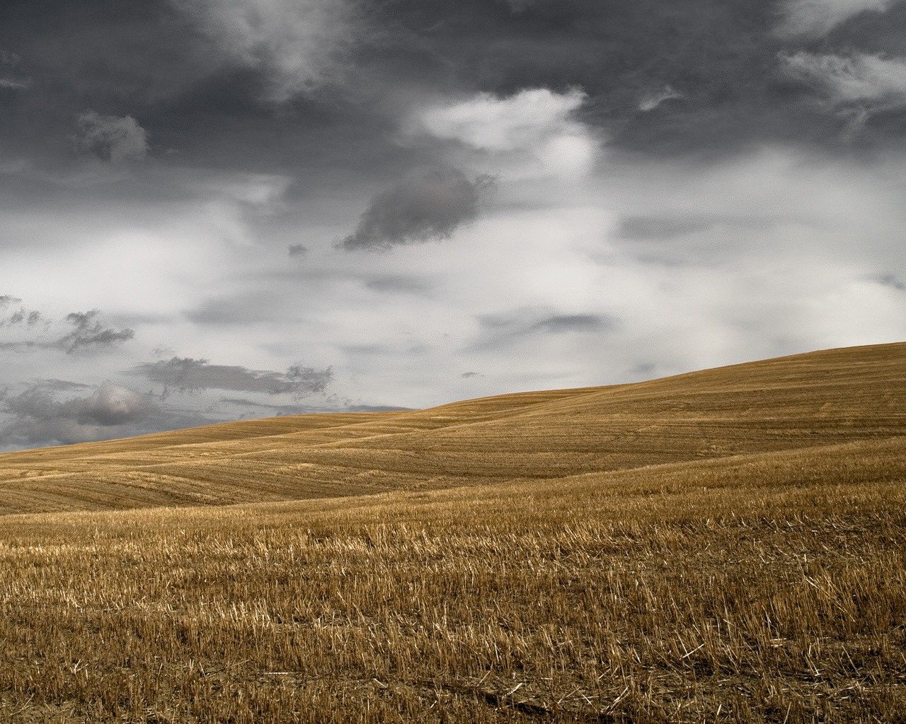 campo colinas nubes