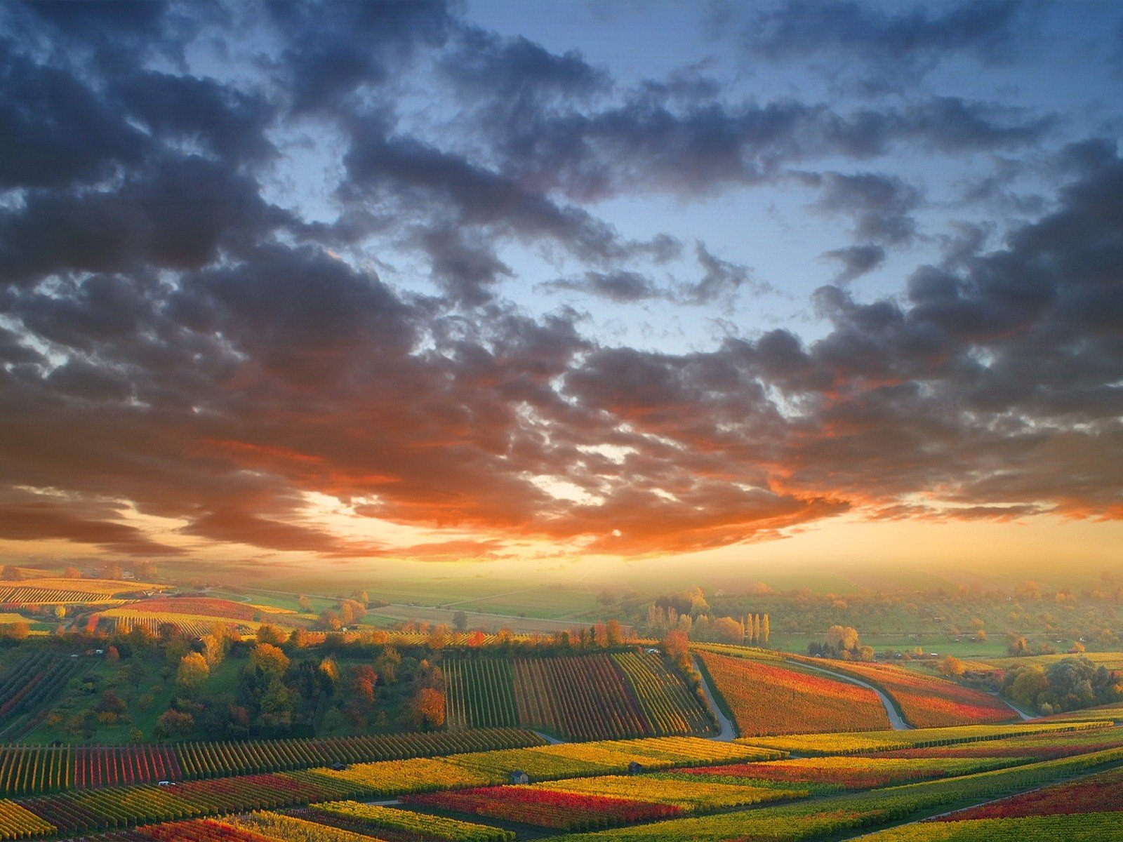 wolken felder herbst