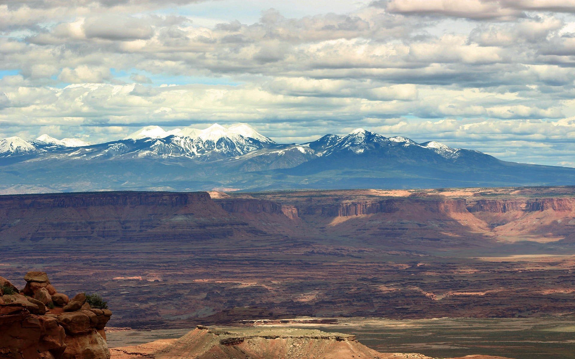 montañas cañón nubes