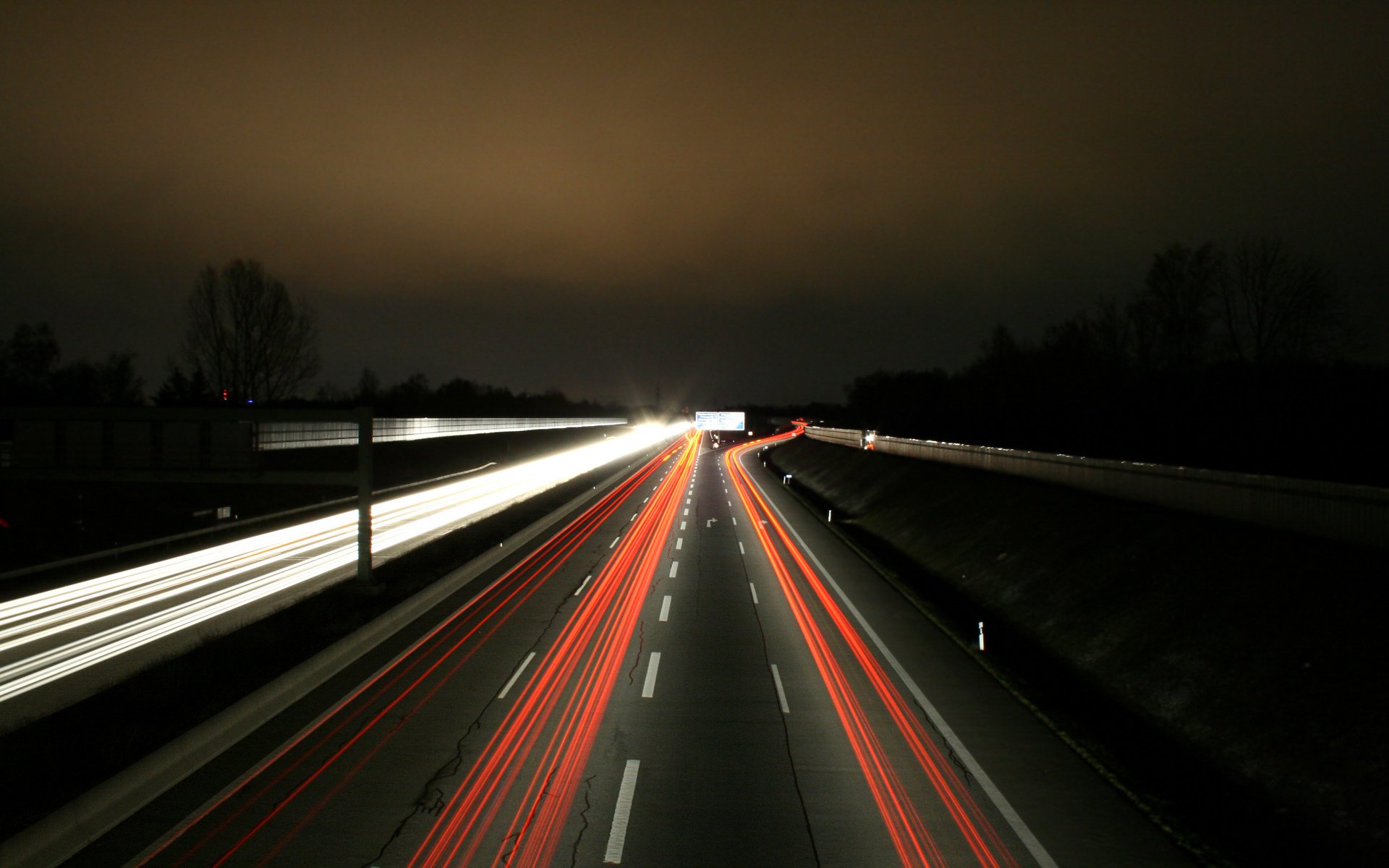 autostrada światła noc