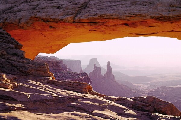 Screensaver for windows 7. Valley with rocks