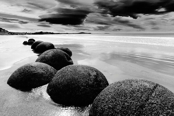 Large boulders lined up in the ocean