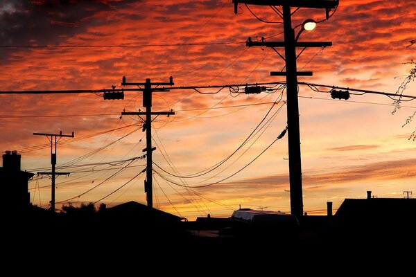 Sonnenuntergang Himmel über der Siedlung