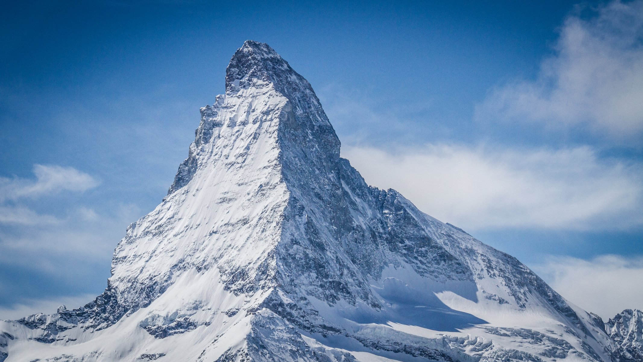 pic dufour sommet pentes neige ombre alpes pennines suisse