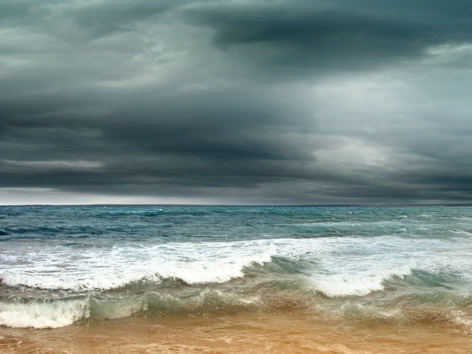 mer orage vagues sable