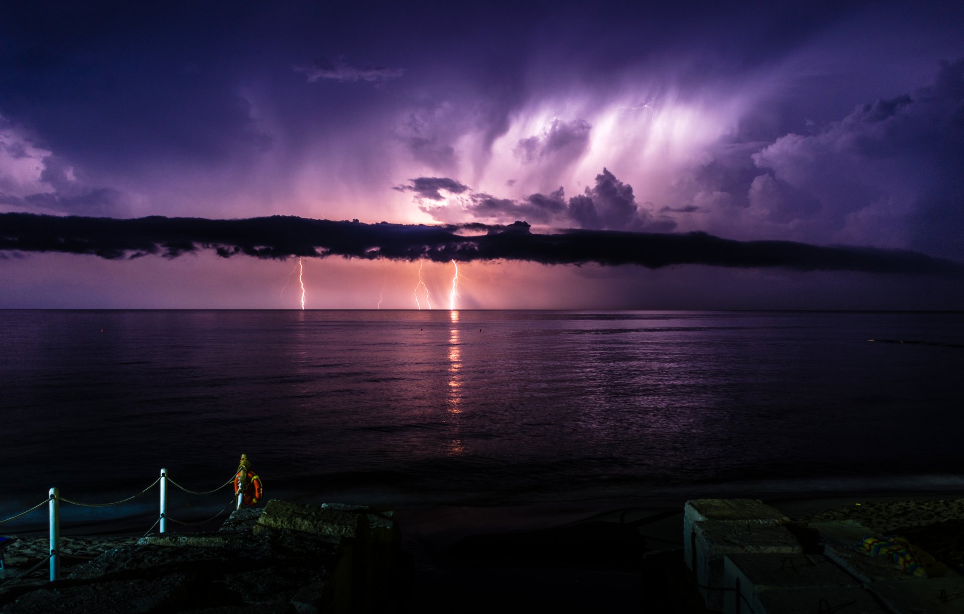 italien meer pier nacht gewitter blitze wolken wolken natur