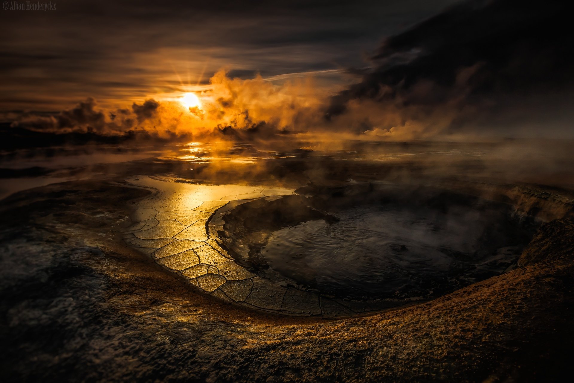 l eau fumée soleil nuages soir coucher de soleil volcan lac cratère geyser ciel e c hd