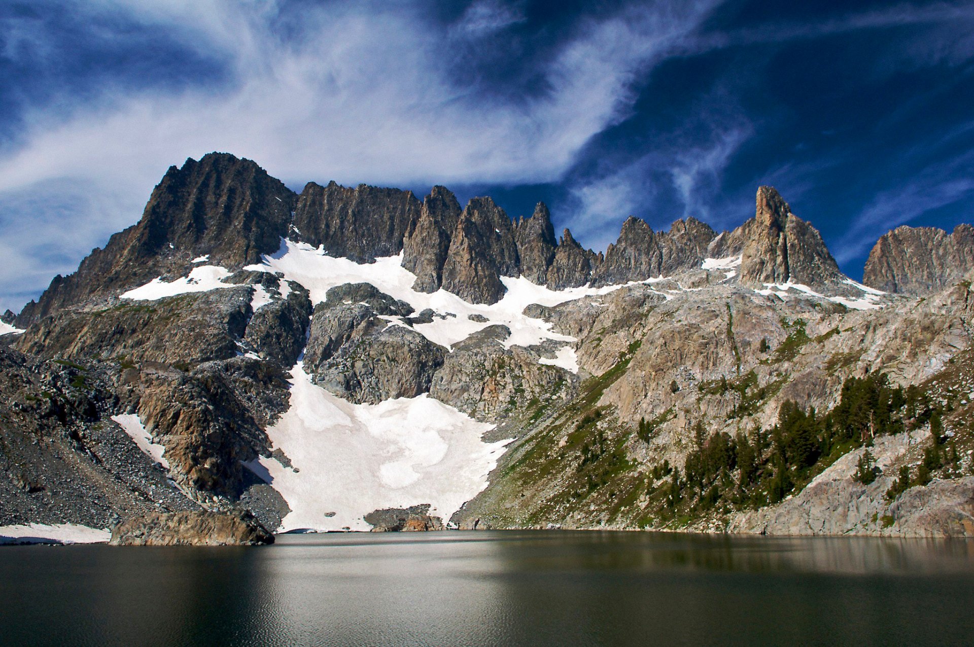 ciel montagnes neige lac nuages