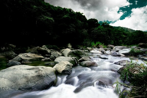 The turbulent flow between the big stones