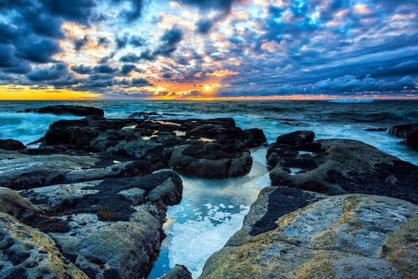 Belles pierres et nuages inhabituels