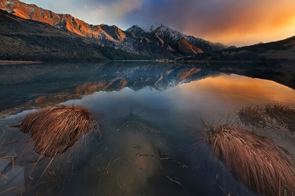 Ein geheimer See mitten in den Bergen