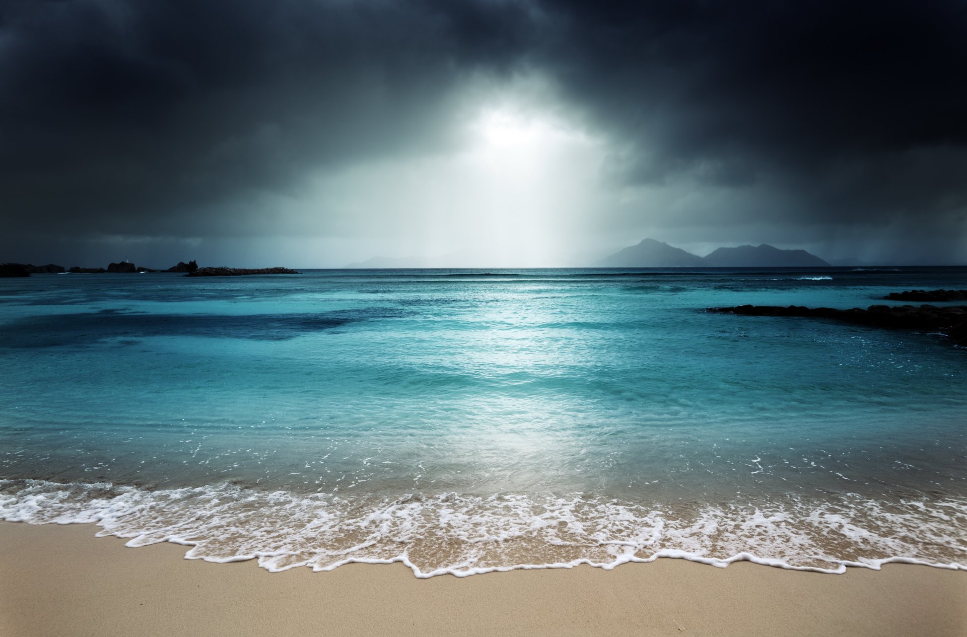 plage océan mer coucher de soleil