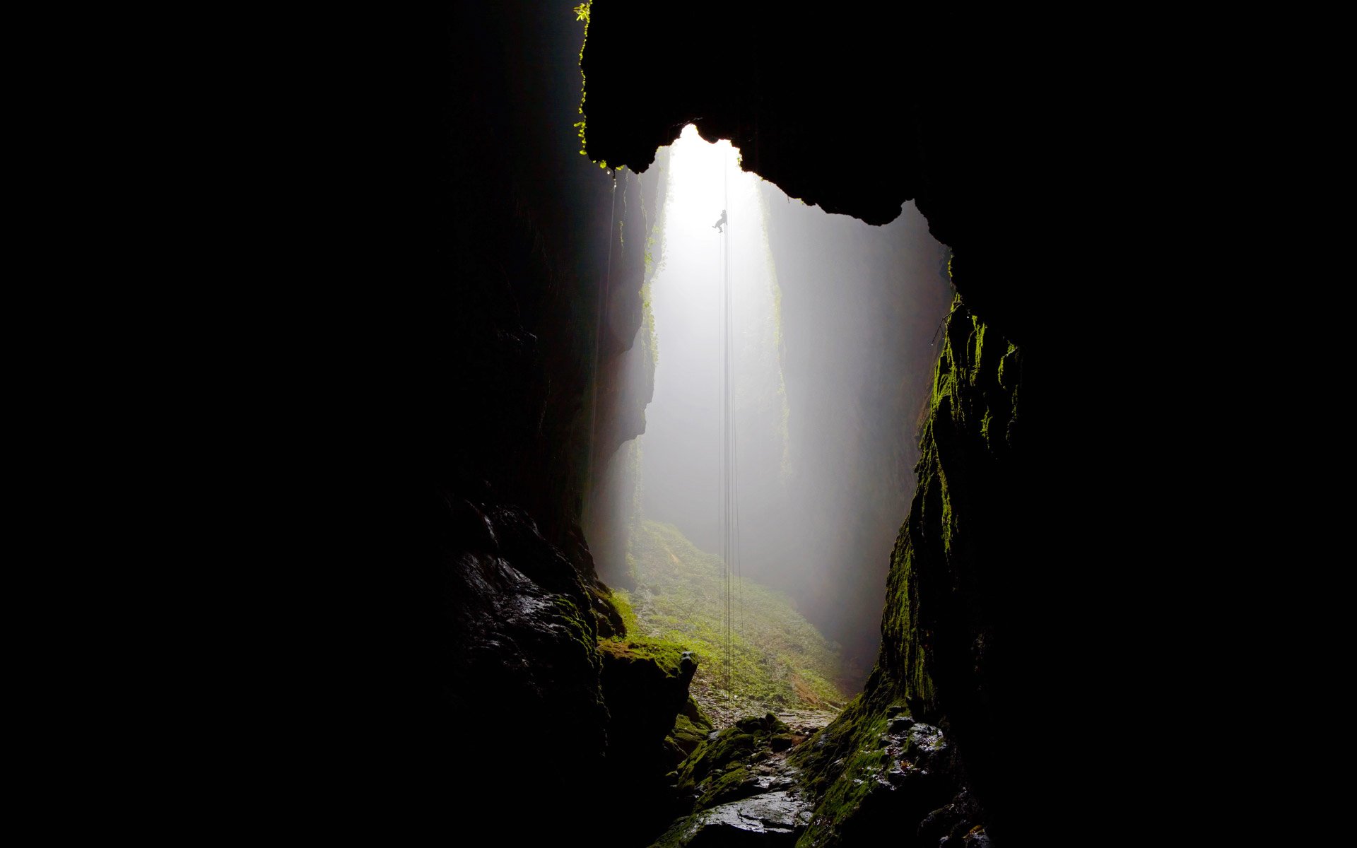 nowa zelandia waitomo jaskinia mgła