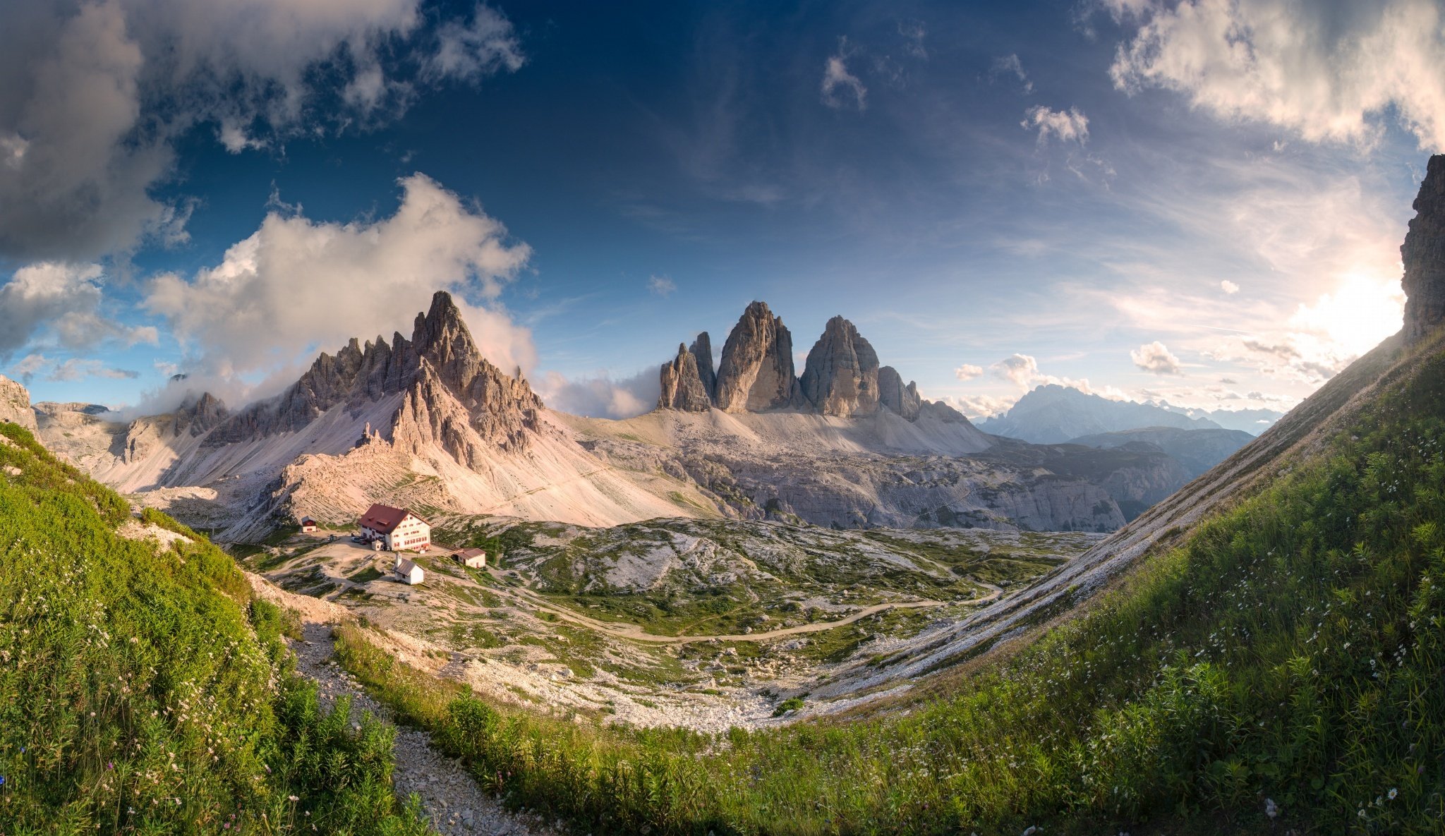 panorama montagne case valle natura